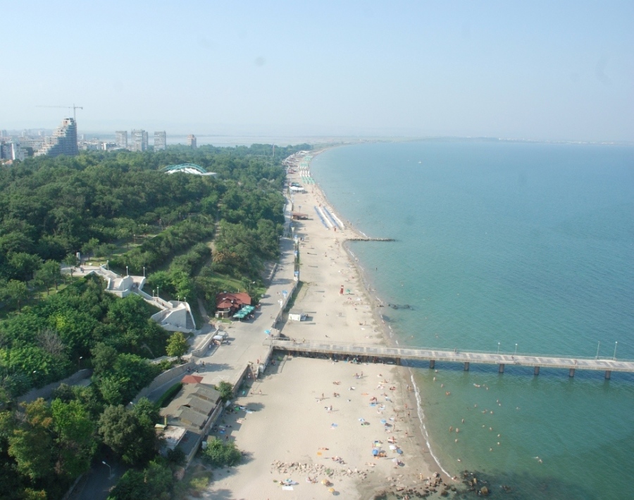 Областният управител на Бургас праща 8 различни проверки на плажната ивица